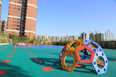 Baldosas de suelo al aire libre para deportes modulares de enclavamiento de PP de corte deportivo de gran oferta para cancha multideportiva